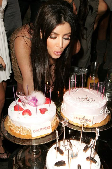 Kim K 2000s, Kardashian 2000s, Kim Kardashian 2000's, Young Kim Kardashian, Y2k Birthday, Kimberly Kardashian, Candle Girl, Kardashians Jenner, Kardashian Photos