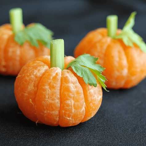 Clementine Pumpkins, Halloween Breakfast, Healthy Halloween Treats, Healthy Halloween Snacks, Decorações Com Comidas, Fun Halloween Food, Easy Halloween Food, Halloween Food Treats, Healthy Halloween