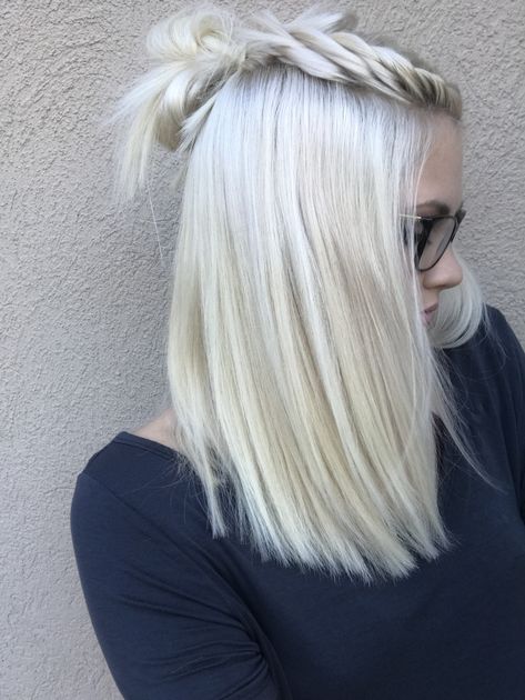 Icy blonde hair ❄️❄️❄️ Icy Blonde Hair Color, Ice Blonde Hair, Honey Hair Color, Icy Blonde Hair, Ice Blonde, Icy Blonde, Platinum Blonde Hair, Cool Hair Color, Hair Color Trends