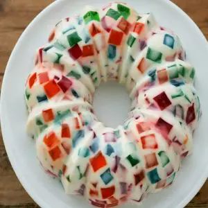 Broken Glass Jello, Jello Dessert Recipes, Jello Cake, Jello Desserts, Cheesecake Chocolate, Best Party Food, Jello Recipes, Desert Recipes, Creative Food