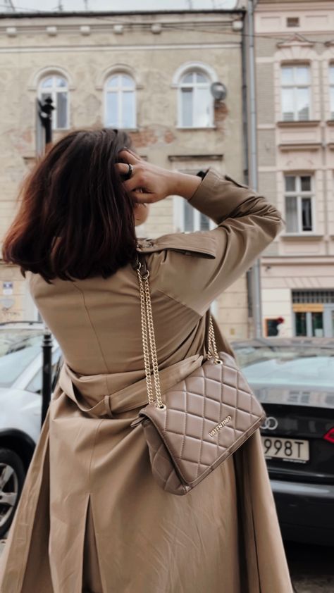 Тренч, trench, bag, Valentino, car, parking, old town, Europe, beige, hair