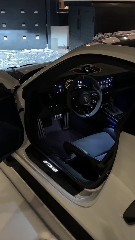 Cars Aesthetic Interior, Car Interior Wallpaper, Luxury Car Interior Aesthetic, Supercar Aesthetic, Les Pogues, Rich Cars, Black Porsche, New Luxury Cars, Luxury Car Interior