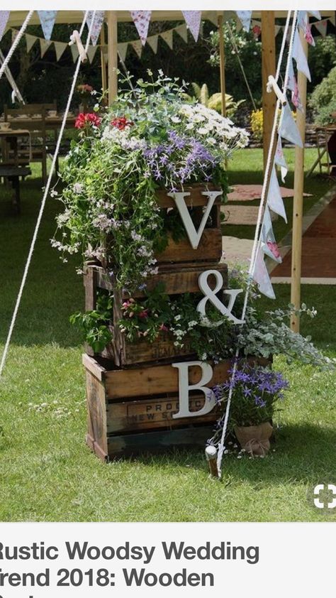 Wooden Crates Wedding, Unique Rustic Wedding, Rustic Style Wedding, Rustic Wedding Decorations, Rustic Wedding Venues, Rustic Country Wedding, Flower Display, Wooden Crates, Rustic Wedding Decor