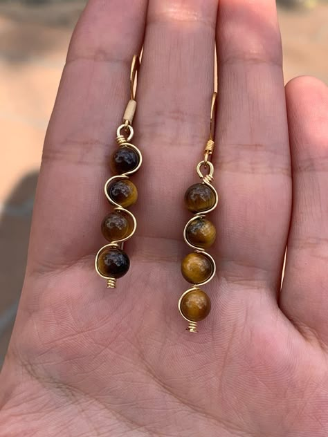 The Timeless Appeal of Handmade Jewelry: Craftsmanship and Creativity Unleashed Simple Wire Bead Earrings, Beaded Jewelry Trendy, Wire Work Jewelry Earrings, Jewelry Making Wire Wrapping, Bead Wire Wrapping, Brass Wire Jewelry, Diy Wire Bead Earrings, Diy Dangling Earrings, Earrings Made With Beads