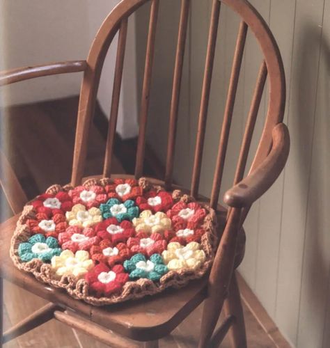 Cute crochet flowers chair mat pattern – JPCrochet Chair Cover Crochet, Crochet Chair Cushion Free Pattern, Crochet Keyboard Mat, Crochet Chair Cushion, Crochet Chair Cover, Desk Vibes, Cute Crochet Flowers, Stool Cover Crochet, Household Crochet