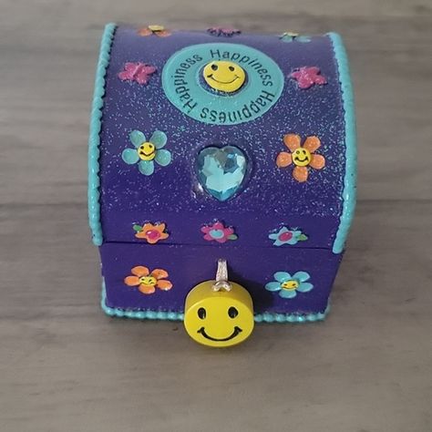 Vintage Y2K Claire's - Rare "Happiness" Trinket Box Claires 2000s, 2000s Bedroom, 2000s Room, Ring Dance, Room Finds, Baby Proof, Childhood Memories 2000, Playstation Games, 90s Baby