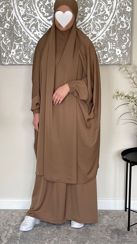 Abaya Designs For Umrah, Egyptian Khimar Styles, Khimar Style Muslim, Jilbab Hijab Style, Abaya For Umrah, Khimar Design, Bedrooms Decorations, Elasticated Skirt, Khimar Style