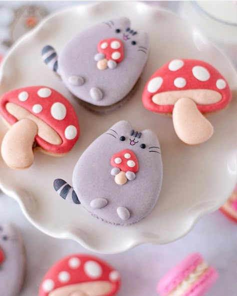 Macrons Design, Mushroom Macarons, Kawaii Pastries, Cute Macaron Ideas, Cute Macarons Aesthetic, Pusheen Macarons, Macarons Design, Cute Macaroons, Aesthetic Macarons