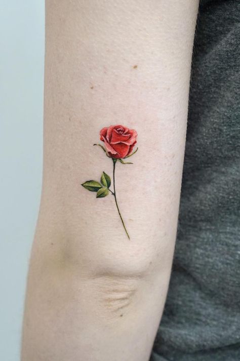 Single Rose Tattoos, Small Rose Tattoo, Beautiful Flower Tattoos, Small Flower Tattoos, Pretty Tattoos For Women, Rose Tattoo Design, Cute Tattoos For Women, Single Rose, Flower Tattoo Designs