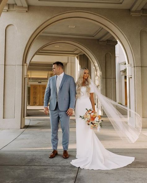 Timpanogos Temple, Temple Wedding Photos, Utah Lake, Wedding Gown Accessories, Temple Photography, Wedding Portrait Poses, Tiny Wedding, Temple Wedding, Future Wedding Plans