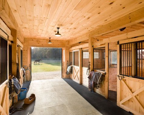 4 stall barn with a tack room & wash bay on one side and office on the other, loft with hay storage above ❤❤ Aesthetic Veterinarian, Dream Barn Stables, Barn Layout, Horse Barn Ideas Stables, Barn Stalls, Stable Ideas, Simple Ceiling Design, Barn Loft, Horse Barn Designs