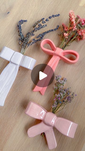 Alice Lee on Instagram: "I made these ceramic bow wall vases! 🎀🌸 this video is an ode to the random ideas that strike you at 9 PM that you then get hooked on and stay up all night to get done the day before your guests arrive for Thanksgiving :) These bow vases have a built in mount in the back so they can be installed on the wall, as well as two holes that hold a small bunch of dried flowers! This year I started drying flowers in my room — from my garden and from old bouquets (@diosablooms 💕). So it’s lovely to get to repurpose these flowers and see them in bloom everyday in my kitchen now! I had thought that I wanted to take a short break + not touch clay for the rest of the year (reasons: it’s a long drying process, very messy, other stuff to do, etc). But then when I found myself st Ceramic Wall Vase, Bow Vase, Bow Clay, Alice Lee, Drying Flowers, Stay Up All Night, Bow Wall, Wall Vases, Oven Bake Clay