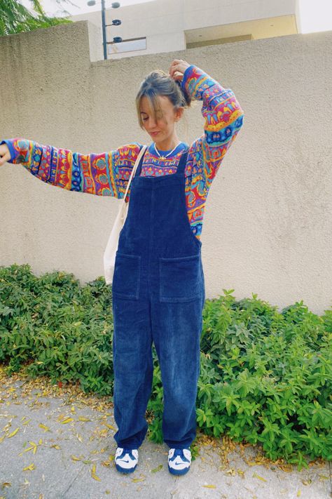 90s Outfits Colorful, Comfy Outfits Colorful, Comfy Colorful Outfits, 90s Colorful Outfits, Miss Frizzle Outfits, Casual Colorful Outfits, Funky Winter Outfits, Artsy Clothes, Retro Summer Outfits