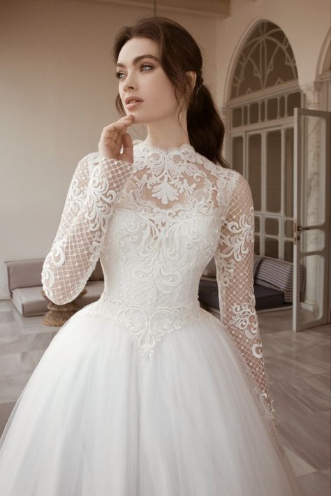 High Neck Long Sleeve Wedding Dress Vintage, Vintage Lace Wedding Dress With Sleeves High Neck, Wedding Gown Turtle Neck, Simple Wedding Gown With Sleeves, High Neck Wedding Dress With Sleeves, Long Sleeve High Neck Wedding Dress, Wedding Dress Puffy Sleeves, Turtle Neck Wedding Dress, All Lace Wedding Dress