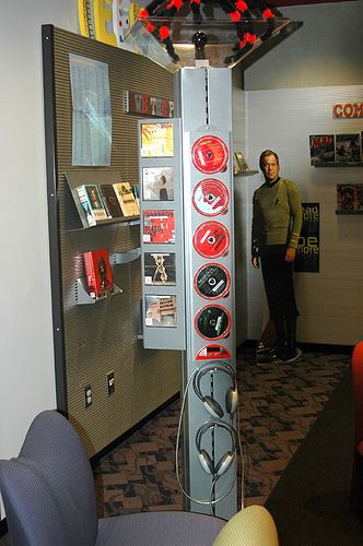 Farmington Public Library (NM) Listening Station, Library Designs, High School Library, Teen Programs, Renovation Inspiration, Library Furniture, Modern Library, Paper Store, Book Paper