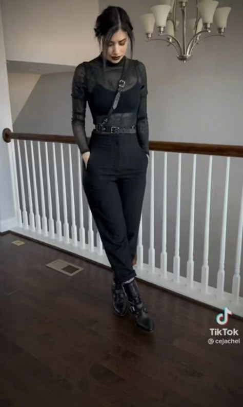 Grunge Harness Outfit, Harness Goth Outfit, How To Style Harness Belt, Harness Outfit Winter, Harness Outfit Dress, Dark Femme Outfits Aesthetic, Harness Outfit Ideas, Styling A Harness, How To Style A Harness