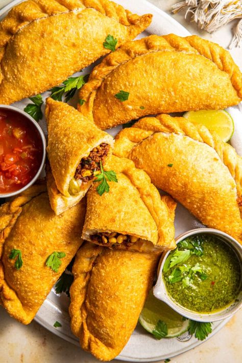 Crispy Chorizo Empanadas Bean Empanadas, Black Bean Empanadas, Chorizo Empanadas, Beef Empanadas Recipe, Empanada Recipe, Beef Empanadas, How To Cook Corn, Savory Pastry, Delicious Appetizer Recipes