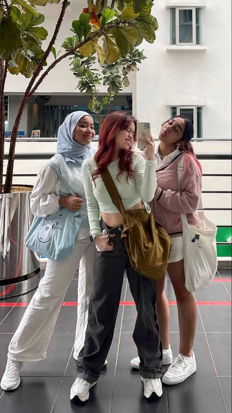 Law school dull but powerpuff girls slay Powerpuff Girls Outfit, Uni Outfit, Powerpuff Girl, Uni Outfits, Puff Girl, Outfit Hijab, Law School, Powerpuff Girls, School Outfits