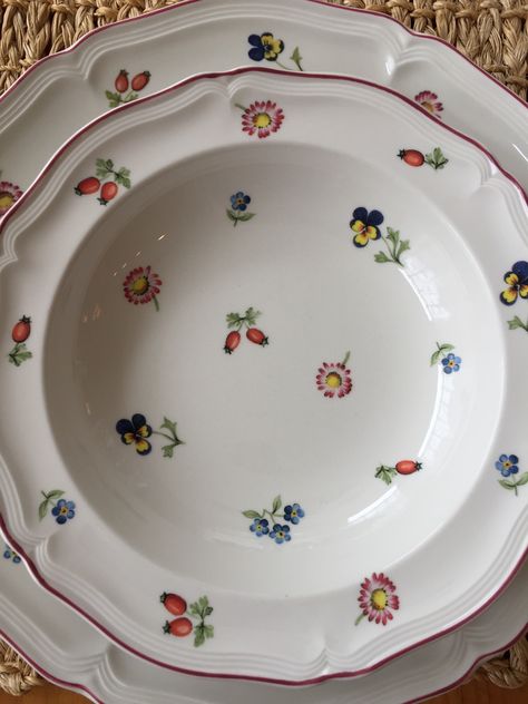 Villeroy & Boch Petite Fleur. Old Money Home, Tea Cup Drawing, Classy Old Money, Dining Ware, Eating Utensils, China Dishes, Vintage Dinnerware, Cute Kitchen, Tableware Collection