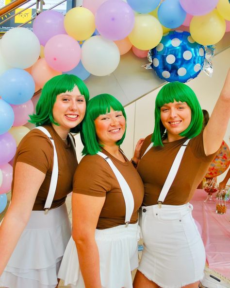 just the sweet life of an oompa loompa🍭💕 Oompa Loompa Costume Women, Oompa Loompa Costume Diy, Diy Oompa Loompa Costume, Umpa Lumpa Costume, Oompa Loompa Costume, Willy Wonka Costume, Classy Halloween Costumes, Oompa Loompa, Diy Costumes Women