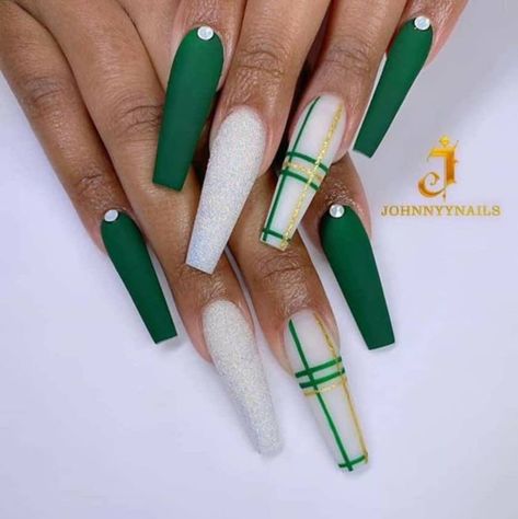 Irish Nail Designs, St Patricks Nail Designs, St Patrick Day Nails Acrylic, Shamrock Nails, Irish Nails, Saint Patrick Nail, Fall Acrylic, Green Acrylic Nails, St Patricks Day Nails