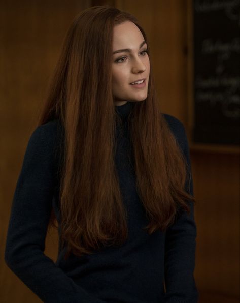 Sophie Skelton Icons, Sophie Skelton Lily Evans, Sophie Skelton Outlander, Sophie Skelton, Lily Evans Potter, Leroy Jethro Gibbs, Photo Stills, Fire Life, Lily Potter