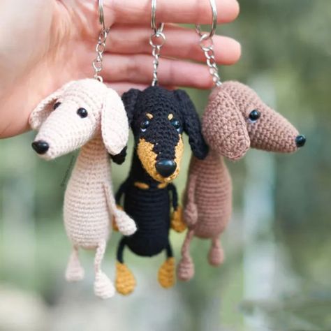 Crochet Pattern Keychain, Dachshund Pattern, Tree Toy, Crochet Dog Patterns, Dog Keychain, Basic Crochet, Crochet Lessons, Mini Dachshund, Weiner Dog