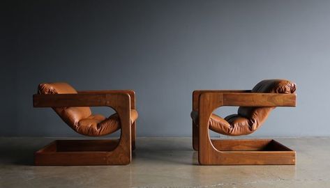 Nick Batchelder on Instagram: "Lou Hodges Walnut & Leather Lounge Chairs for California Design Group, 1970's. . . . . . . . . . . . . . #louhodges #californiadesigngroup #californiadesign #californiamodern #70sdesign #midcenturymodern #midcentury #midcenturychair #vintagechair #archive_20th_century" Modern Lounge Furniture, Midcentury Interior, Mid Century Modern Lounge Chairs, Mid Century Lounge, Mid Century Lounge Chairs, California Modern, Walnut Furniture, Vintage Lounge Chair, Lounge Chair Design