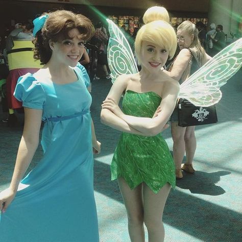 Wendy and Tinker Bell Photo Shoot Ideas Vintage, Diy Halloween Costumes For Men, Disney Diy Costumes, Halloween Duo Ideas, Disney Costumes For Adults, Rockabilly Costume, Halloween Duo Costumes, Wendy Costume, Peter Pan Lost Boys