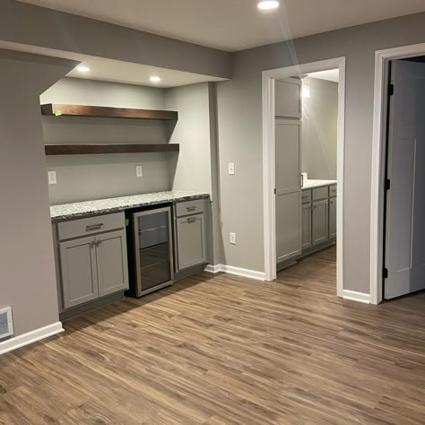 Kitchenette Basement Ideas, Half Wall Basement, Wood Floor Basement, Simple Unfinished Basement Ideas, Basement Reno Ideas, Basement Small Kitchen Ideas, Basement Low Ceiling Ideas, Basement Apartment Design, Hardwood Floor Basement