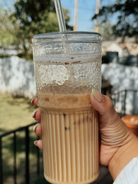 Textured cute iced coffee glass cup with lid and glass straw. Fall iced coffee inspo Iced Coffee Glass Cups, Fall Iced Coffee, Cute Iced Coffee, Ice Coffee Cup, Glass Iced Coffee Cup, Iced Coffee Cups, Coffee Tumblr, Glass Cup With Lid, Coffee Glass Cup