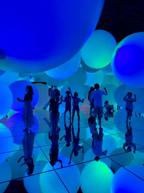 Floating colors balls Teamlab Japan, Team Lab Tokyo Photography, Team Lab Tokyo, Tokyo Teamlab, Teamlab Tokyo, Teamlab Planets, Tokyo Lab Museum, Teamlab Planets Tokyo, Tokyo Photos