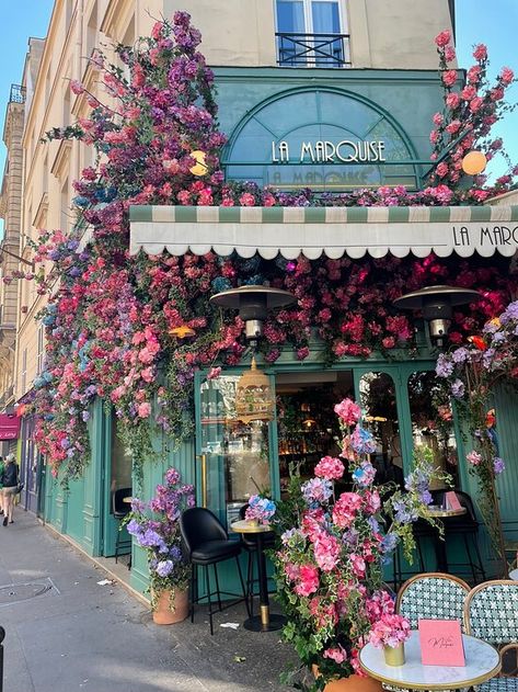 La Marquise Paris, Parisian Countryside, French Flower Market Aesthetic, Flower Shop In Paris, Beautiful Stores, Paris Cafe With Flowers, Paris Vintage Market, Cafe Flore Paris, Montparnasse Paris