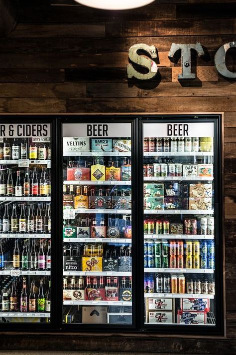 Small Liquor Store Design, Liquor Store Ideas, Wine Store Design, Beer Display, Craft Beer Shop, Display Fridge, Craft Beer Design, Store Display Design, Alcohol Shop