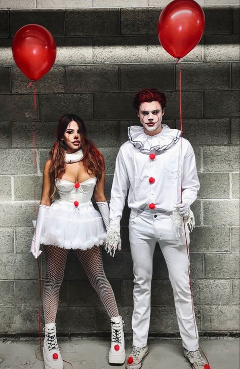 Hot couple couples halloween costume inspo penny wise clown costume. it movie balloon clowns couples Halloween make up All Black Halloween Costume, Scary Couples Halloween Costumes, Black Dress Halloween Costume, Halloweenský Makeup, Clown Halloween Costumes, Black Halloween Costumes, Unique Couple Halloween Costumes, Horror Halloween Costumes, Couples Halloween Outfits