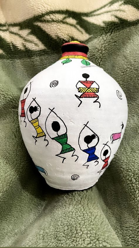 With colorful Warli figurines Vw Art, Beautiful Status, Creative Craft, Bottle Art, Stone Painting, Creative Crafts, Piggy Bank, Figurines, Arts And Crafts