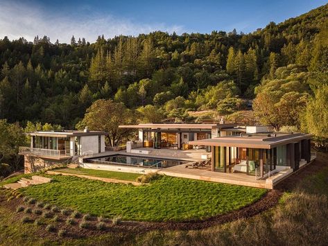 Family Compound in California Defined by a Perfect Indoor Outdoor Experience Compound House, Family Compound, House Concept, Casa Country, Dry Creek, Design Exterior, Cabin Life, Dream House Exterior, Green Building