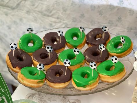 Soccer Theme Desserts, Ronaldo Birthday Party Ideas, Soccer Birthday Party Ideas Decorations, Soccer Theme Birthday Party, Soccer Party Food, Ronaldo Birthday, Donut Birthday Cake, Soccer Theme Parties, Donut Decorating Ideas