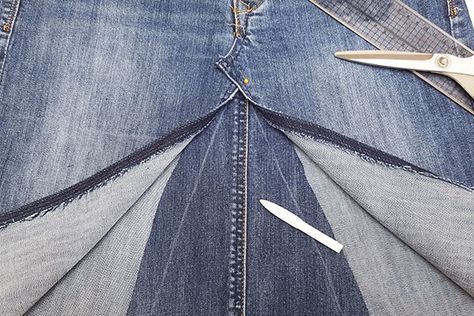 Turn Jeans Into Skirt, Diy Denim Skirt From Jeans, Jeans Into A Skirt, Jeans Into Skirt, Diy Denim Skirt, Panelled Skirt, Recycled Jeans Bag, How To Make Skirt, Diy Skirt