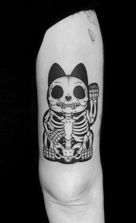 Maneki-neko Tattoo Maneki Neko Tattoo, Steve Butcher Tattoo, Lucky Cat Tattoo, Halloween Tattoos Sleeve, Tattoo Apprenticeship, Forarm Tattoos, Skeleton Tattoos, Tattoo Now, World Tattoo