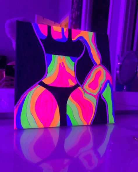 Painting Ideas On Canvas Body Thermal, Neon Trippy Painting, Painting Ideas On Canvas Trippy Led Lights, Black Canvas Paintings Trippy, Blacklight Art Ideas, Trippy Drawing Ideas Easy Led Lights, Black Light Painting Ideas, Neon Art Ideas, Valentines Painting Ideas Canvases