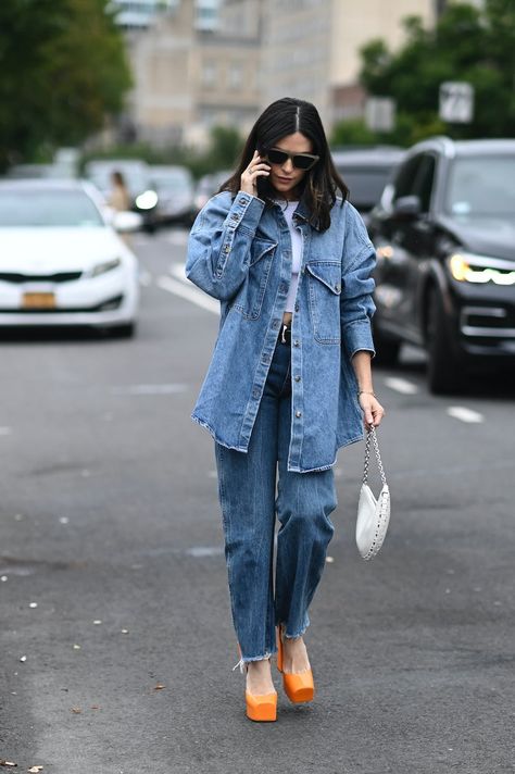 Denim Day Outfits, Orange Street Style, Full Denim Outfit, Nyfw 2022, Chambray Shirt Outfits, Fashion Week Spring Summer 2023, The Color Orange, Double Denim Looks, Best Of Fashion Week