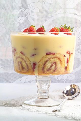 Classic Sherry Trifle | Allyson Gofton Coconut Trifle, Sherry Trifle, Christmas Trifle Recipes, Trifle Bowl Recipes, Trifle Dessert Recipes, Christmas Trifle, Homemade Custard, Trifle Bowl, Scottish Recipes