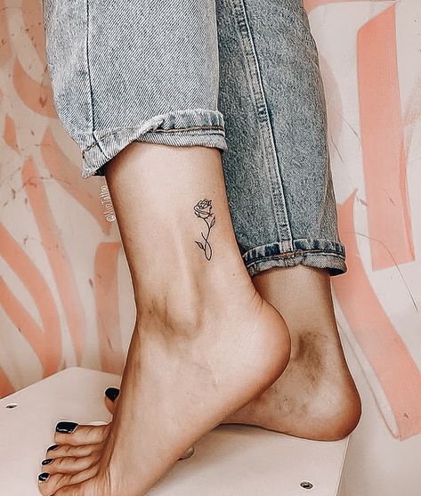 Beautiful Tattoo Designs, Think Tattoo, Small Girly Tattoos, Small Rose Tattoo, Tattoos For Girls, Palm Tattoos, Muster Tattoos, Inspiration Tattoos, Small Girl Tattoos