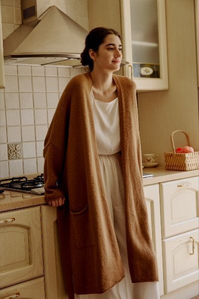 Mass Outfit, Winter Cardigan Outfit, Long Cardigan Outfit, Capsule Wardrobe Women, Mens Lounge Pants, Neutral Outfits, Cardigan Outfit, Branding Inspo, Cashmere Outfits