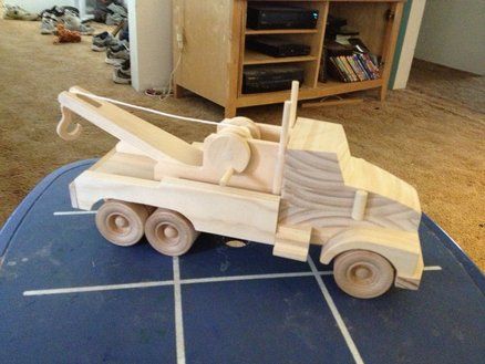 Woodworking Lamp, Wooden Toy Trucks, Wooden Toy Cars, Making Wooden Toys, Wooden Truck, Woodworking Shop Projects, Wooden Toys Plans, Intarsia Woodworking, Woodworking Box