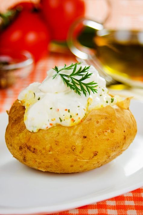 Easy Sous Vide Baked Potato. High Protein Vegetables, Best Baked Potato, Air Fryer Baked Potato, Potato Bar, Potato Toppings, Sour Cream Recipes, Sous Vide Recipes, Baked Potato Recipes, Sous Vide Cooking