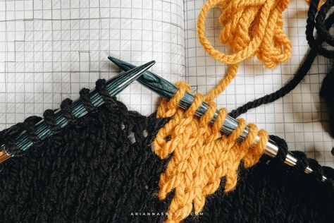 Intarsia In The Round, Intarsia Knitting Tutorial, Knitting In The Round Patterns Free, Intarsia Knitting Patterns, Wrap And Turn Knitting, Knitted Artwork, Intarsia Knitting Charts, Knitting Lessons, Knit Tutorials