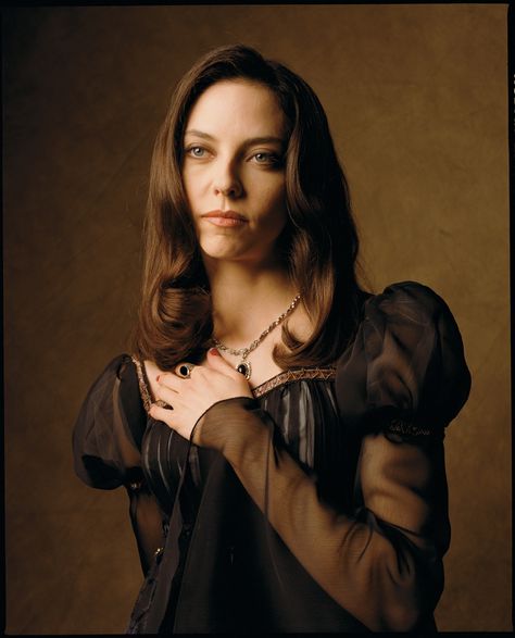 Drusilla :) Love her Juliet Landau, Charisma Carpenter, James Marsters, Michelle Trachtenberg, David Boreanaz, Buffy Summers, Alyson Hannigan, Promotional Image, Joss Whedon