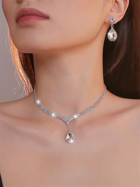 Women Accessories Jewelry Classy, Real Diamond Necklace Simple Classy, Nontraditional Engagement Rings, Real Diamond Necklace, Embellished Fashion, Sophisticated Jewelry, Instagram Jewelry, Dragon Necklace, Women's Jewelry Sets